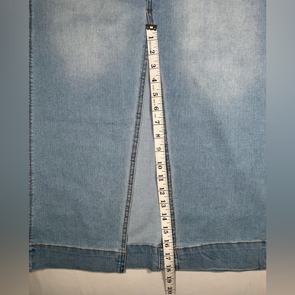 NWT 1822 Denim Light Wash Jeanskirt - Picture 4 of 6